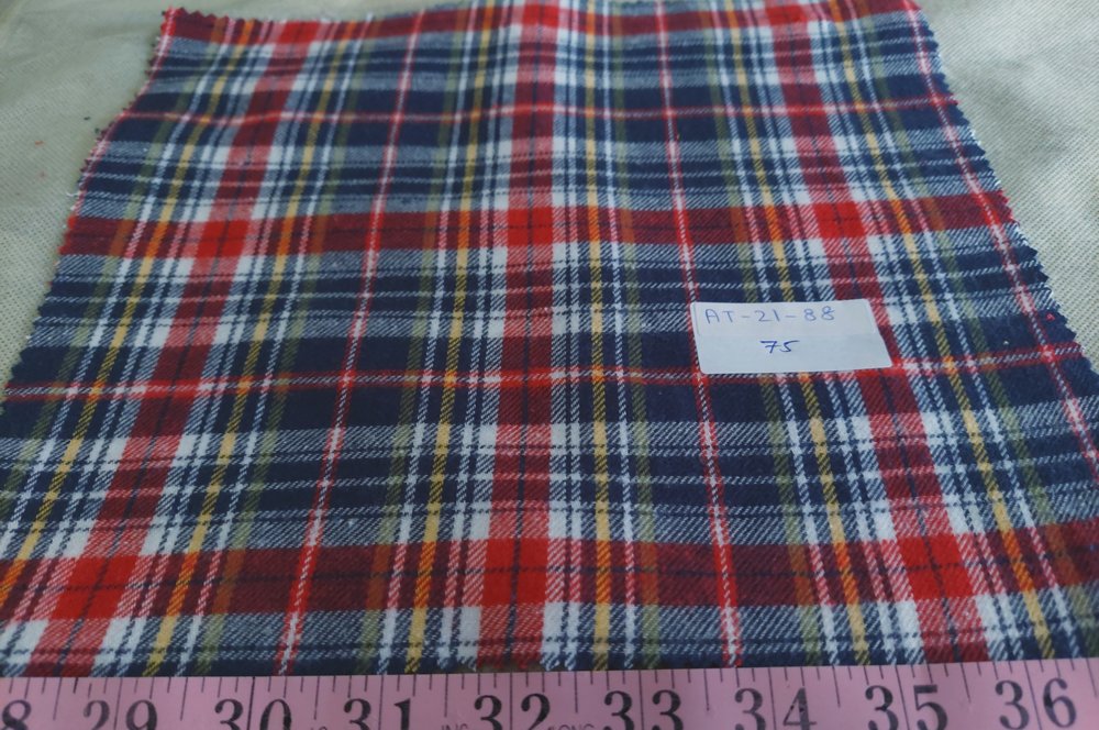 Flannel Plaid Fabric made of cotton, for flannel shirts, flannel dresses, flannel caps and hats, and flannel jackets.