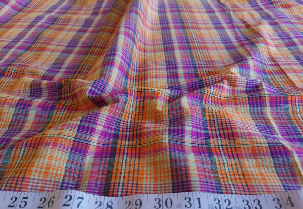 Madras Plaid Fabric made of cotton yarns woven in a plaid pattern, for men's jackets, neckwear, shirts, children's and pet clothing.