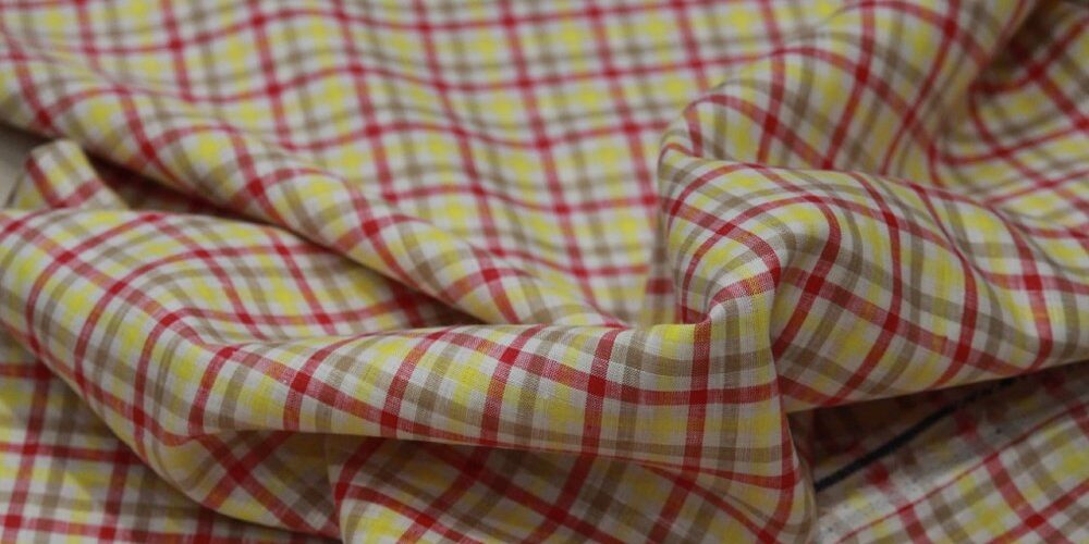 Linen fabric for shirts and dress, made of 100% flax fibers, perfect for summer clothing, and classic children's clothing.