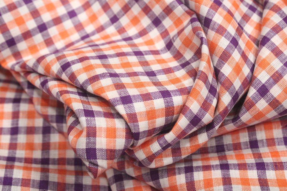 Linen fabric for shirts and dresses, made of 100% flax fibers, perfect for summer clothing, and classic children's clothing.
