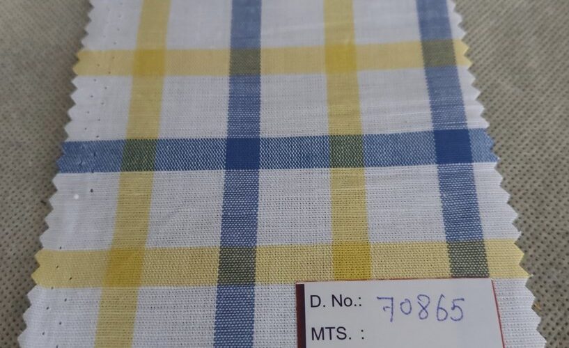 Tattersall Check or Tattersall Plaid Fabric, with vertical stripes that repeat horizontally, forming squares, ideal for shirts.