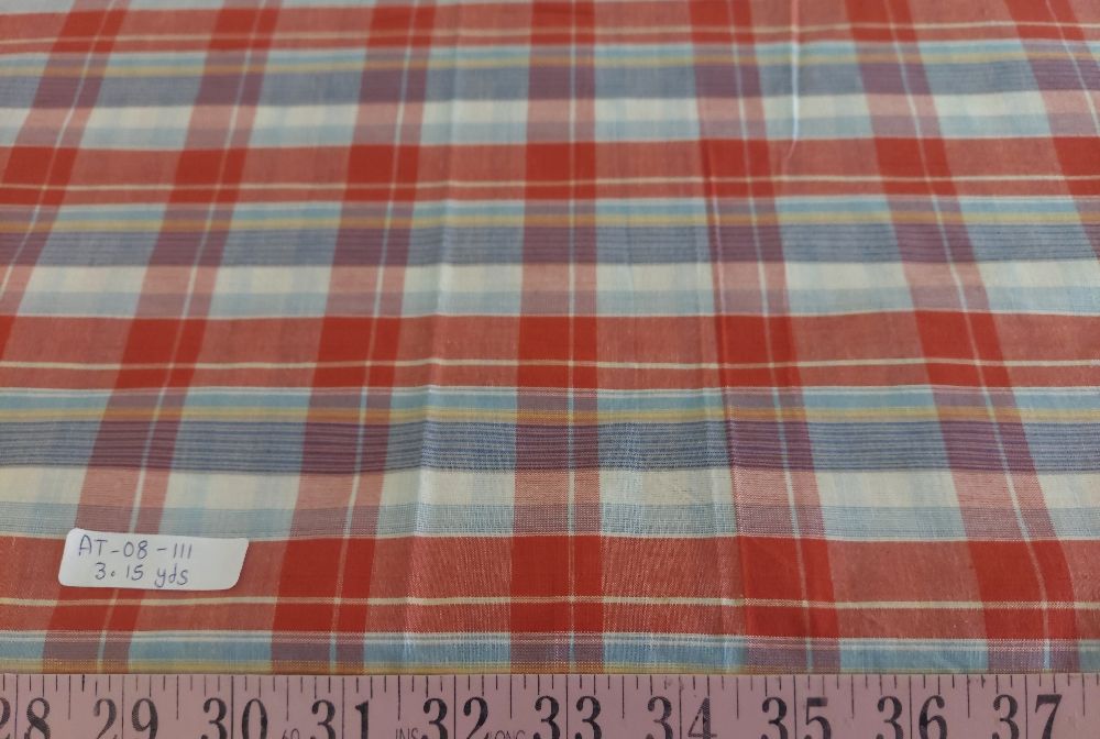 Shirting fabric made of cotton as checks or plaid, ideal for men's shirts, jackets, classic children's clothing & sewing.